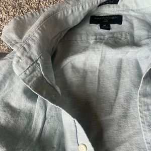 Banana Republic Men’s linen button down shirt sleeve shirt